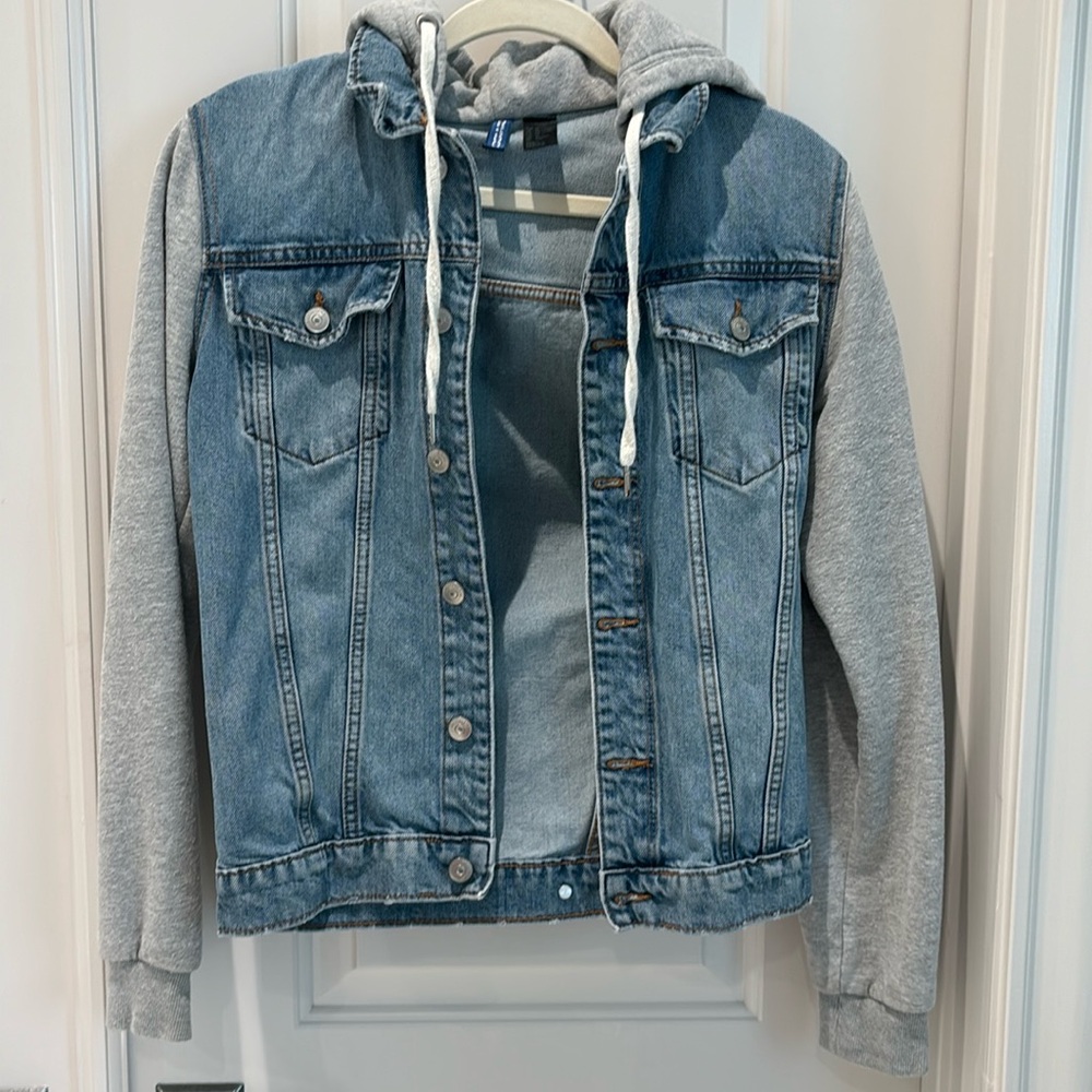 H&M jean jacket with grey sweatshirt sleeves and hoodie